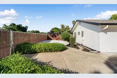 9417 Mira Del Rio Drive, Sacramento, CA 95827 - Photo 37