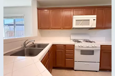 1572 Minories Drive, Plumas Lake, CA 95961 - Photo 17