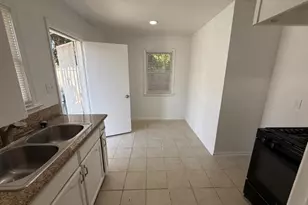 129 N Park Ave, Fresno, CA 93701 - Photo 19
