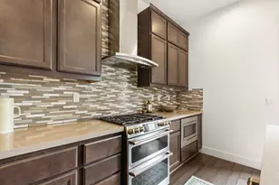 3501 Crocker Dr, Sacramento, CA 95818 - Photo 19