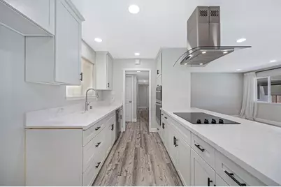 7284 Farm Dale Way, Sacramento, CA 95831 - Photo 13