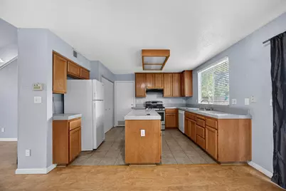 9572 S Coast Lane, Elk Grove, CA 95758 - Photo 11