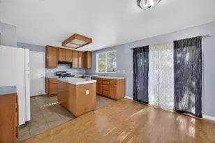 9572 S Coast Ln, Elk Grove, CA 95758 - Photo 9