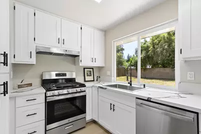 4028 Bairnsdale Way, Sacramento, CA 95826 - Photo 13