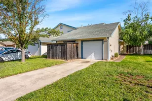 9334 Aizenberg Cir, Elk Grove, CA 95624 - Photo 3