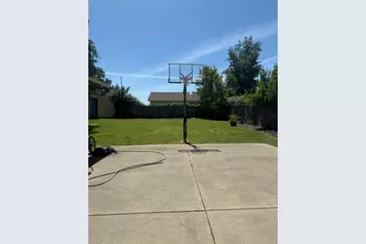 7540 Lemon Hill Ave, Sacramento, CA 95824 - Photo 11
