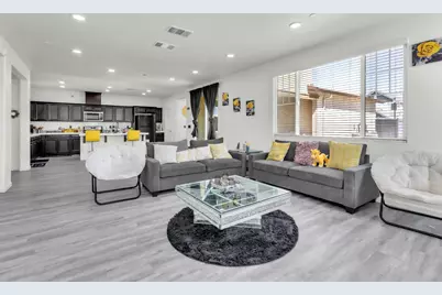 1807 W Woodward Avenue, Manteca, CA 95337 - Photo 11