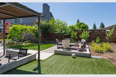 8984 Agate Creek Court, Elk Grove, CA 95758 - Photo 45