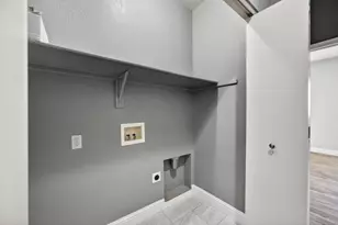 7915 Neyland Way, Sacramento, CA 95829 - Photo 23