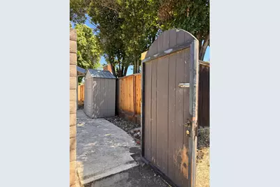 1422 Oakwood Drive, Modesto, CA 95350 - Photo 59