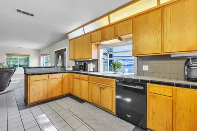 7568 Cripple Creek Rd, Citrus Heights, CA 95610 - Photo 17