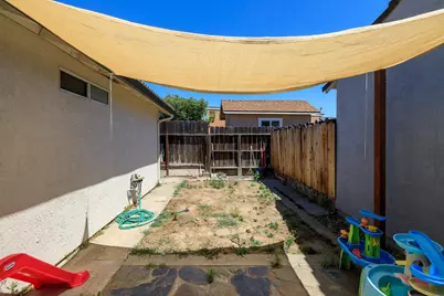 1300 Windsor Court, Turlock, CA 95380 - Photo 19
