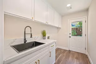 898 Lake Front Dr, Sacramento, CA 95831 - Photo 41