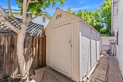 8645 Prairiewoods Drive, Sacramento, CA 95828 - Photo 29