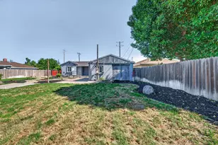 634 E Harney Ln, Lodi, CA 95242 - Photo 21