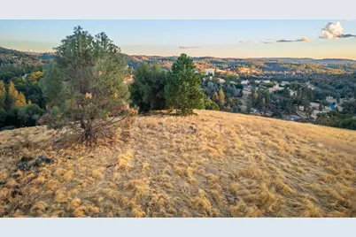 19635 Peyton Pl, Grass Valley, CA 95949 - Photo 3