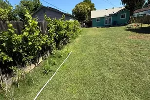 328 E 20th St, Merced, CA 95340 - Photo 13