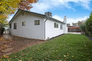 8628 Fallbrook Way, Sacramento, CA 95826 - Photo 37