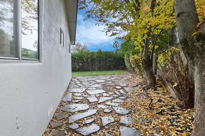8628 Fallbrook Way, Sacramento, CA 95826 - Photo 39