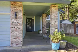 8510 Diamond Oak Way, Elk Grove, CA 95624 - Photo 3