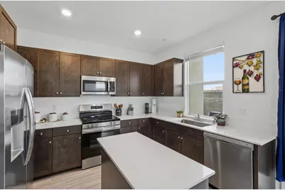 898 Lake Park Circle, Galt, CA 95632 - Photo 5