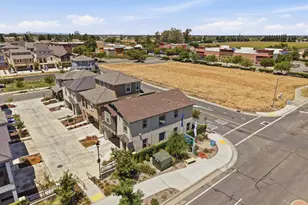 898 Lake Park Cir, Galt, CA 95632 - Photo 21
