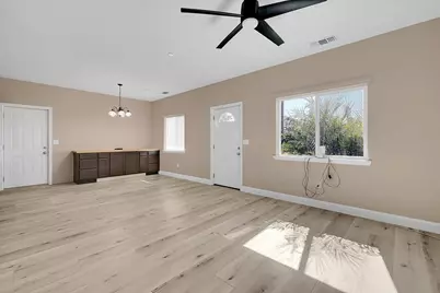 4581 Meadow Way, Olivehurst, CA 95961 - Photo 7