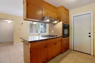 8348 Edgefield Way, Stockton, CA 95209 - Photo 13