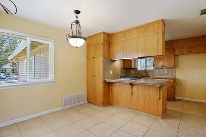 8348 Edgefield Way, Stockton, CA 95209 - Photo 9