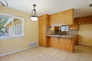 8348 Edgefield Way, Stockton, CA 95209 - Photo 9