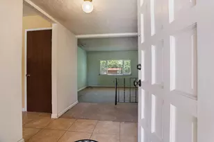8348 Edgefield Way, Stockton, CA 95209 - Photo 5