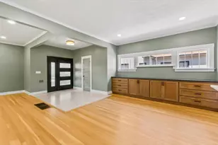 1045 35th St, Sacramento, CA 95816 - Photo 3