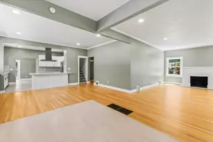 1045 35th St, Sacramento, CA 95816 - Photo 5