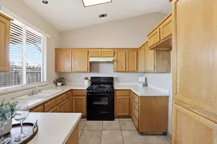 813 Ashboro Ln, Galt, CA 95632 - Photo 7