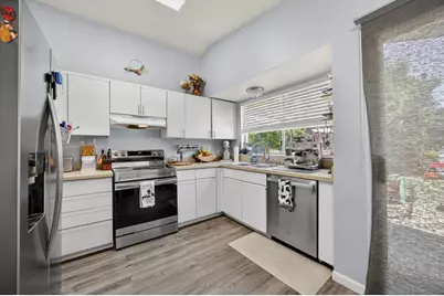 137 Majorca Circle, Sacramento, CA 95823 - Photo 9
