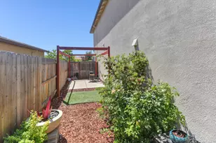 8256 Schellhous Dr, Roseville, CA 95747 - Photo 33