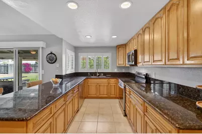 7064 Riverside Boulevard, Sacramento, CA 95831 - Photo 9