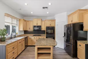6070 Orchard View Dr, Elk Grove, CA 95757 - Photo 13