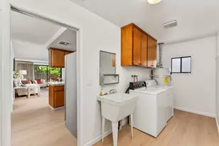 96 Parkshore Cir, Sacramento, CA 95831 - Photo 29