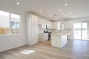 844 J St, Galt, CA 95632 - Photo 1