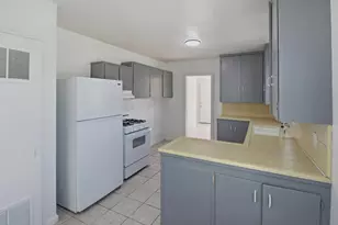 889 E 23rd St, Merced, CA 95340 - Photo 9