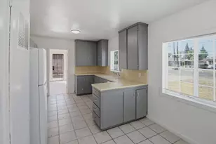 889 E 23rd St, Merced, CA 95340 - Photo 9
