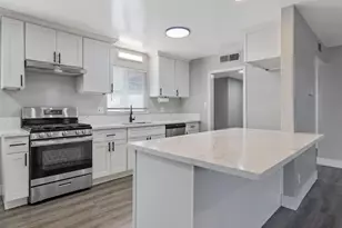 2424 W Fairview Ct, Visalia, CA 93277 - Photo 13
