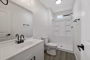 2424 W Fairview Ct, Visalia, CA 93277 - Photo 29