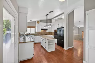 8758 Freesia Dr, Elk Grove, CA 95624 - Photo 15