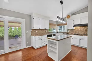 8758 Freesia Dr, Elk Grove, CA 95624 - Photo 13