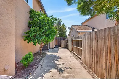 8758 Freesia Drive, Elk Grove, CA 95624 - Photo 53