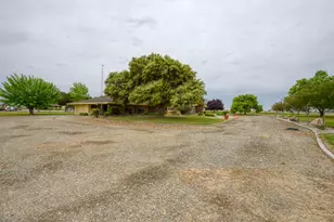 1471 State Hwy 33, Gustine, CA 95322 - Photo 5