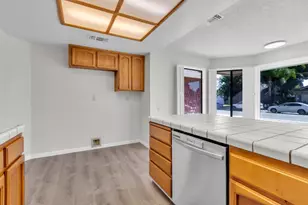 5 Rollingbrook Cir, Sacramento, CA 95833 - Photo 5