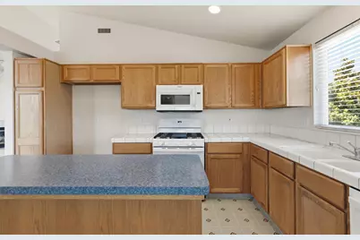 2305 Fidelia Court, Stockton, CA 95210 - Photo 19